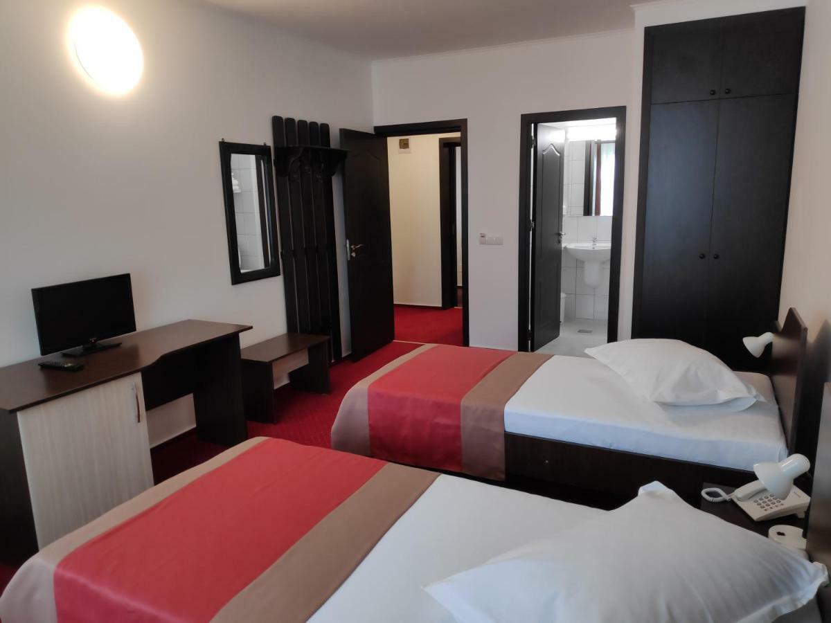 Hostel Caliman Caciulata Exteriér fotografie